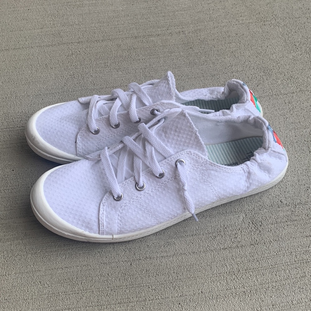 Women’s size 9 sneakers - Picture 2 of 9